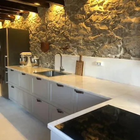 Вилла Casa Da Encosta - Charming House W Outdoor Kitchen